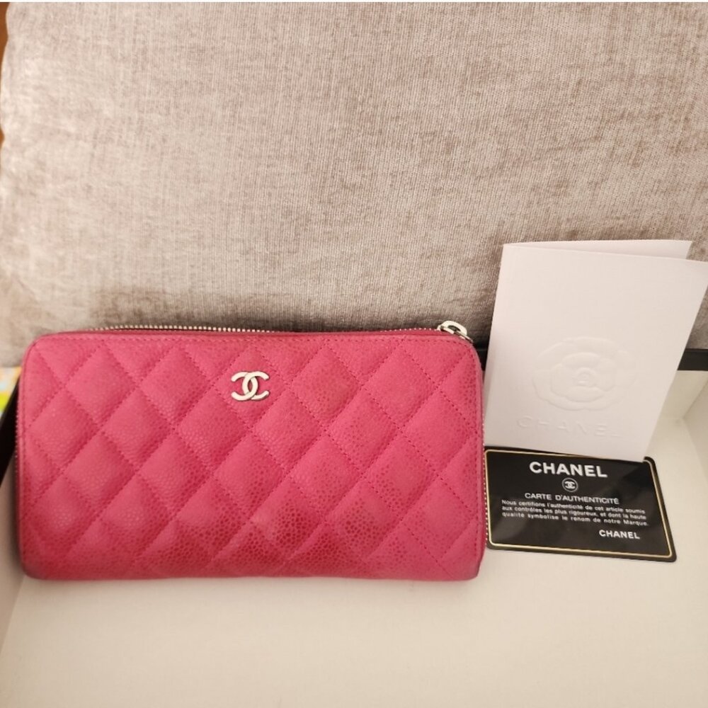 AUTHENTIC CHANEL Pink Chanel wallet